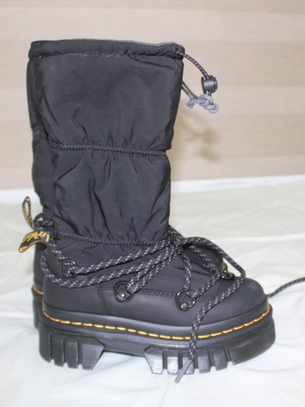 Dr.Martens Audrick Hi Puffer Boots in Black size 5
